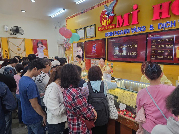 Khung cảnh mua vàng sáng 23-3