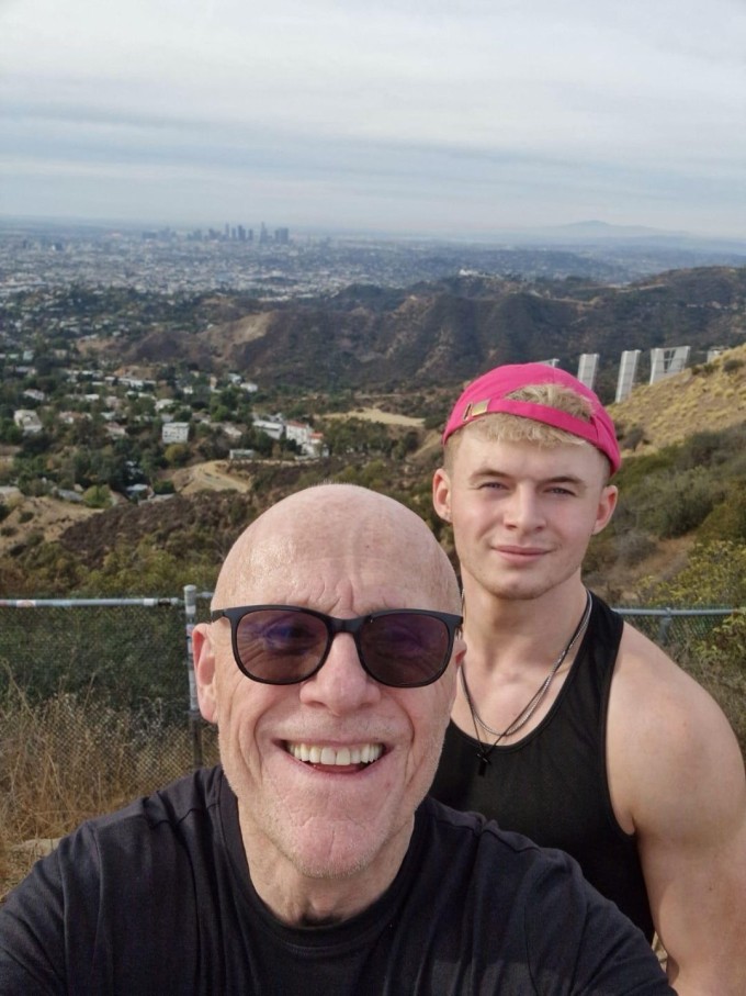 Tỷ phú thường xuyên tham gia hoạt động ngoài trời cùng các con. Ảnh: John D Caudwell