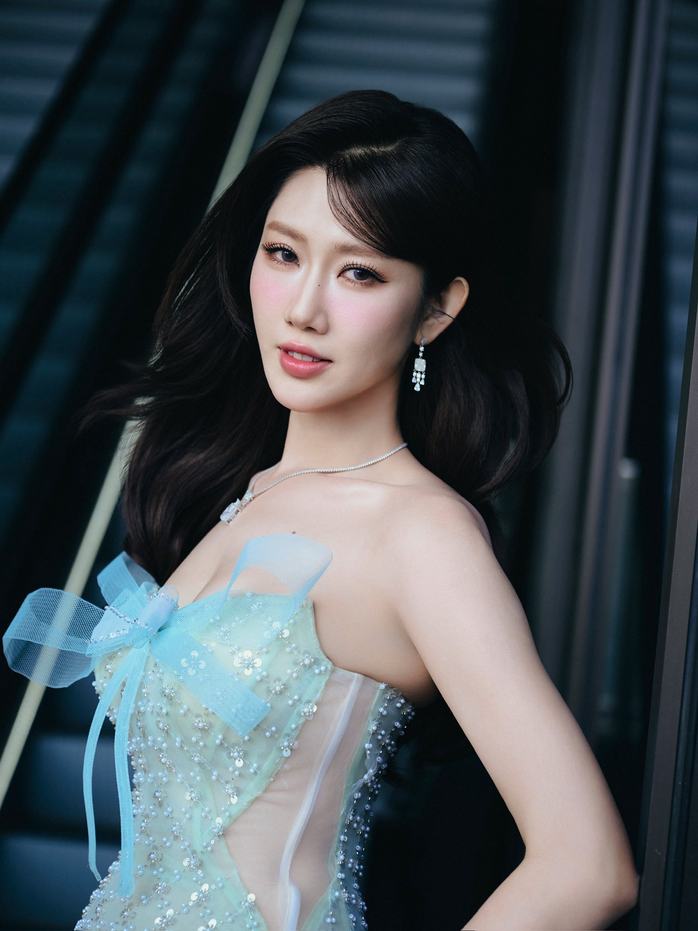 Nhan sắc ngọt ngào của Thúy Ngân