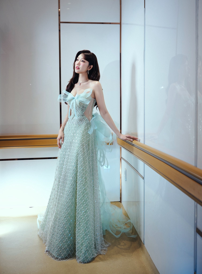 Nhan sắc Thúy Ngân - 2