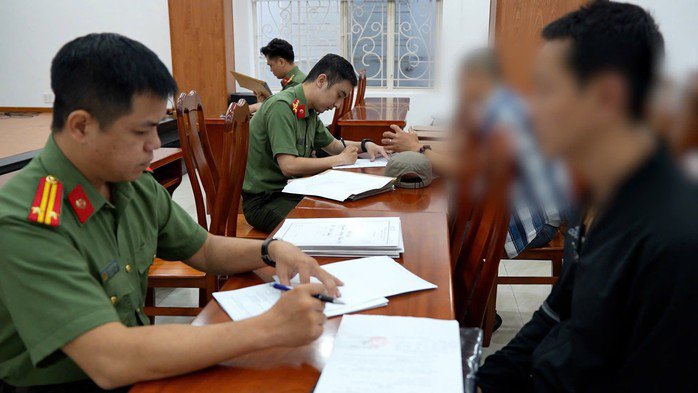 Công an TPHCM tiếp nhận công dân bị Mỹ trục xuất - 2