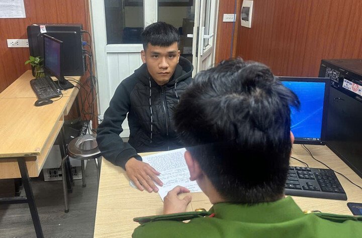 Nguyễn Văn Khuyến tại cơ quan công an.