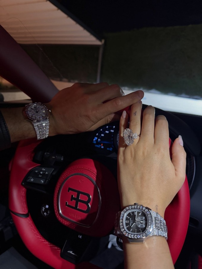 Bức ảnh trị giá 15 triệu bảng Anh của C. Ronaldo và vị hôn thê Georgina Rodríguez.