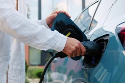 Sạc xe điện kiểu này, pin hỏng lúc nào không hay