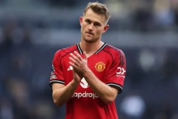 Sao MU chấn thương bí ẩn, fan nghi ngờ bị "yểm bùa"