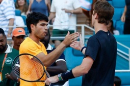 Korda chạm mốc "khủng" khi hạ Alcaraz, tiết lộ chiến thuật gây sốc số 1 thế giới