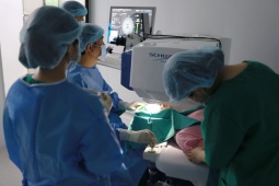 Xóa cận vết mổ nhỏ và sự phát triển hướng đến bảo tồn mô giác mạc