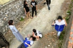 Thông tin mới vụ thiếu nữ mặc áo học sinh bị đánh hội đồng đến bất tỉnh