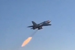 VIDEO: UAV cảm tử của Iran liên tiếp xuất kích, nhắm vào loạt căn cứ Mỹ và nhiều mục tiêu Israel