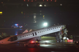 Máy bay Canada đâm xe cứu hỏa ngay trên đường băng ở Mỹ, 2 phi công thiệt mạng