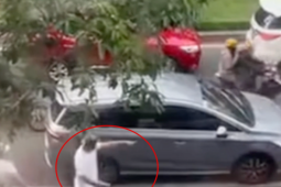 Khởi tố 2 người rượt đuổi, hành hung tài xế ô tô ở TP.HCM