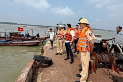Vụ chìm tàu hút cát ở sông Hồng: Đã tìm thấy thi thể 1 nạn nhân