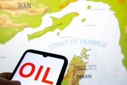 Giá dầu giảm mạnh khi ông Trump hủy tối hậu thư với Iran