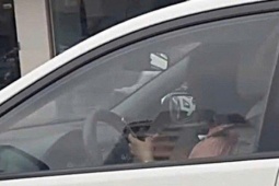 Bị đăng clip dùng điện thoại khi lái xe lên mạng, nữ tài xế nhận biên bản phạt sau 2 ngày