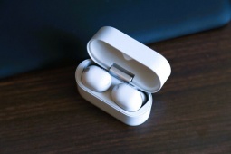 Tai nghe không dây chống ồn chủ động tích hợp tới 8 micro và pin 24 giờ