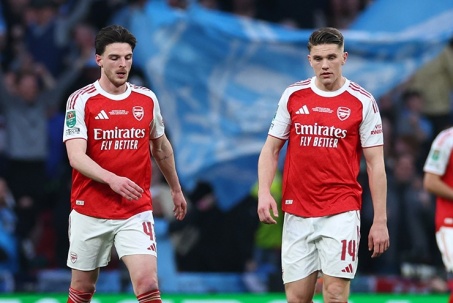 Arsenal tan mộng "ăn 4": Sự hèn nhát phải trả giá, cái tát cảnh tỉnh