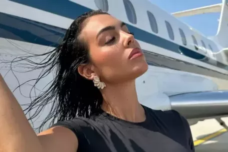 Bức ảnh toát ra mùi tiền của Ronaldo và bạn gái