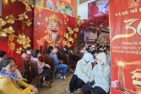 Diễn biến ở tiệm vàng khi giá giảm về dưới 170 triệu đồng/lượng