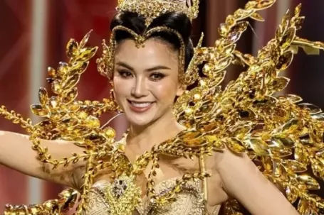 Thí sinh xiếc khỉ, trườn bò trên sân khấu Hoa hậu Hòa bình