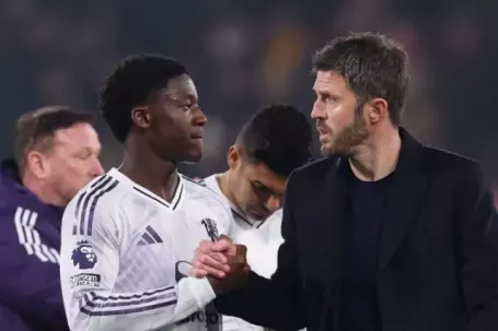 Ai cản nổi Man Utd giành vé dự Champions League mùa tới?