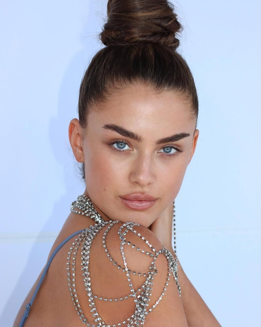 Mckinley Farese 21 tuổi, là người mẫu, sinh viên năm cuối tại Đại học Mississippi, chuyên ngành Truyền thông tiếp thị tích hợp.