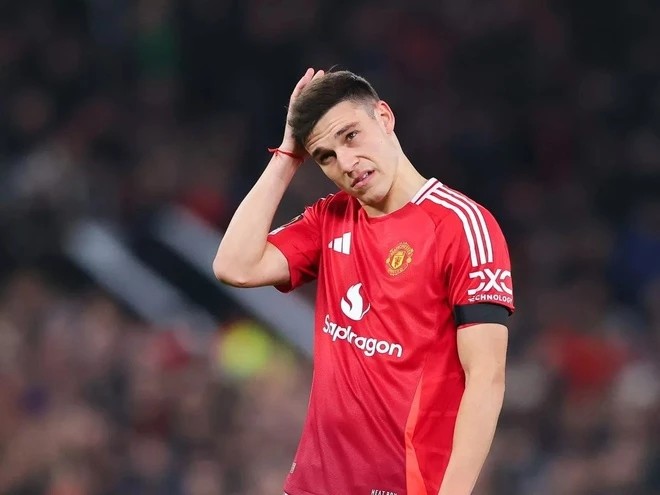 Ugarte chơi không tốt trong màu áo MU