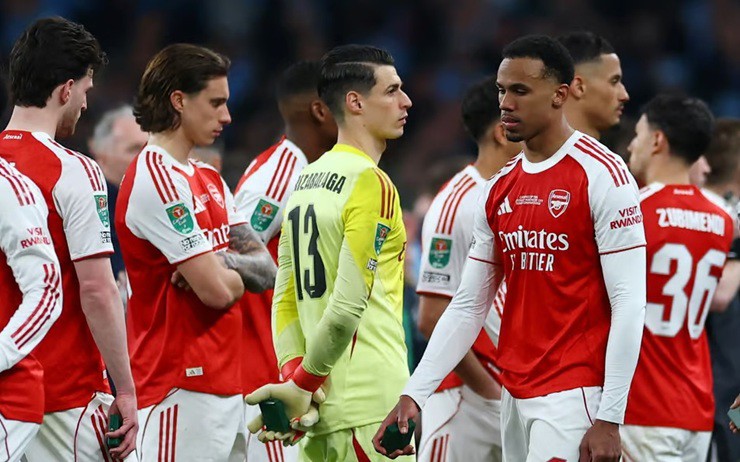 Arsenal cần nhanh chóng gạt bỏ nỗi thất vọng, khi phía trước họ vẫn còn cơ hội cạnh tranh 3&nbsp;danh hiệu ở mùa giải năm nay