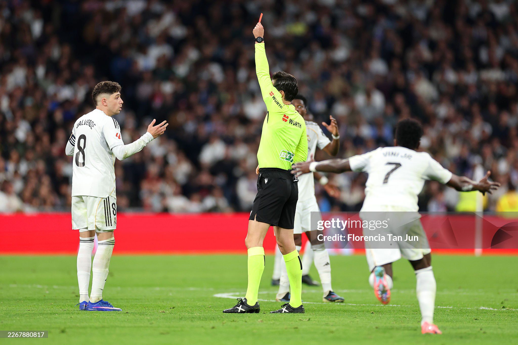 Valverde suýt phá hỏng trận đấu của Real Madrid