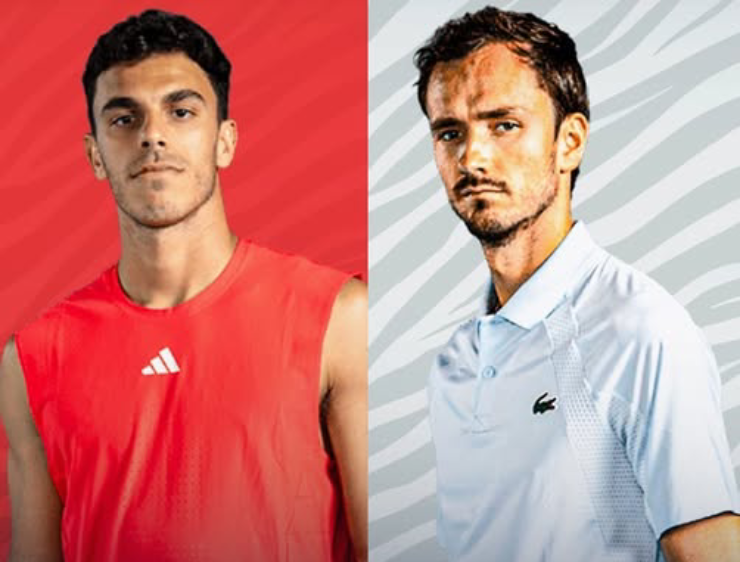 Trận đấu không khoan nhượng giữa&nbsp;Cerundolo (bên trái) và Medvedev (bên phải)