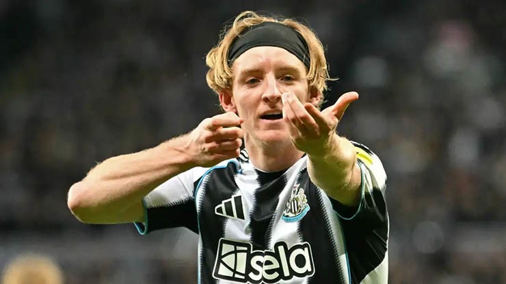 Gordon gây ấn tượng mạnh với Liverpool