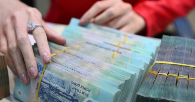 Lãi suất tăng, tiền của bạn nên rót vào đâu?