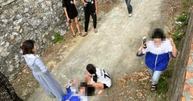 Thông tin mới vụ thiếu nữ mặc áo học sinh bị đánh hội đồng đến bất tỉnh