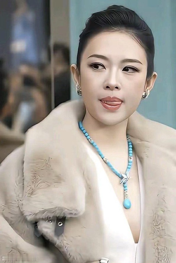 Chương Tử Di lườm nguýt Đường Yên nhưng khán giả lại ủng hộ cách làm của cô.