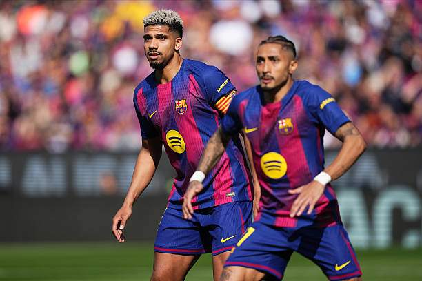 Barca tiếp tục củng cố vị trí đầu bảng nhờ bàn thắng của Araujo