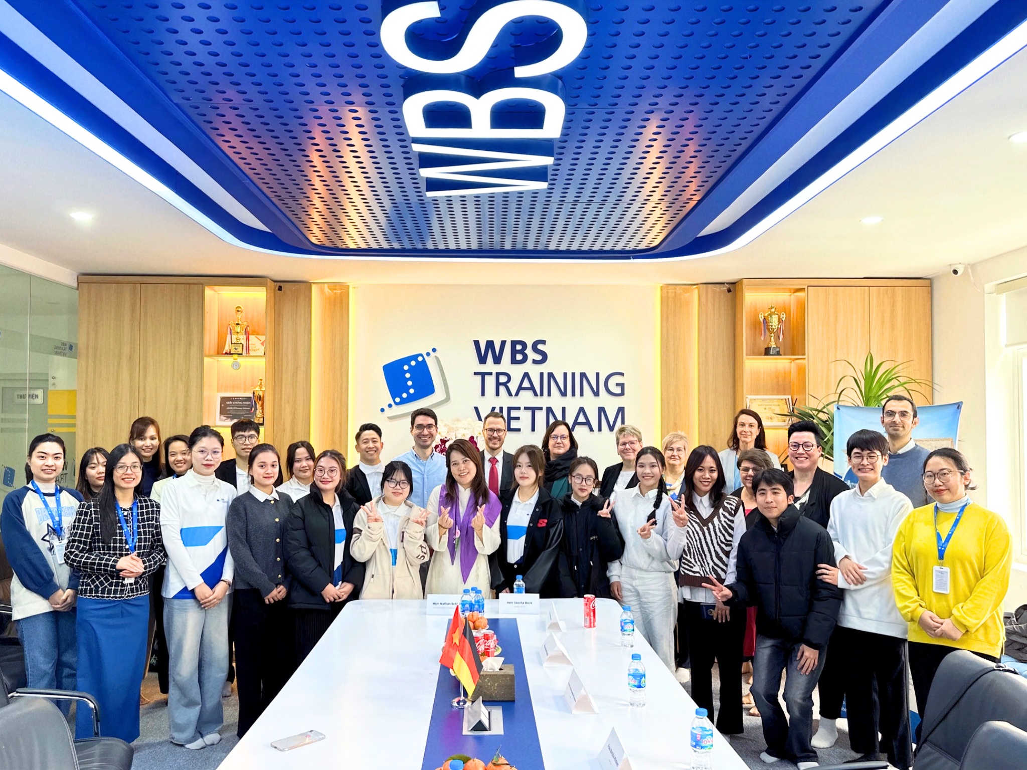 Chuyên gia và học viên trao đổi về cơ hội nghề nghiệp tại Đức trong một buổi gặp gỡ tại WBS Training.