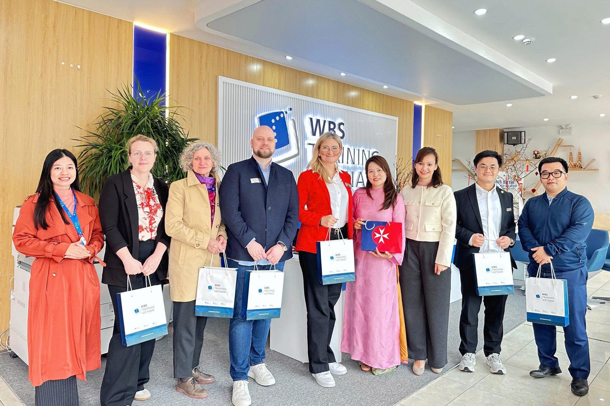 Đại diện các đối tác quốc tế và lãnh đạo WBS Training trong buổi gặp gỡ và trao đổi về hợp tác đào tạo, phát triển nguồn nhân lực làm việc tại Đức.