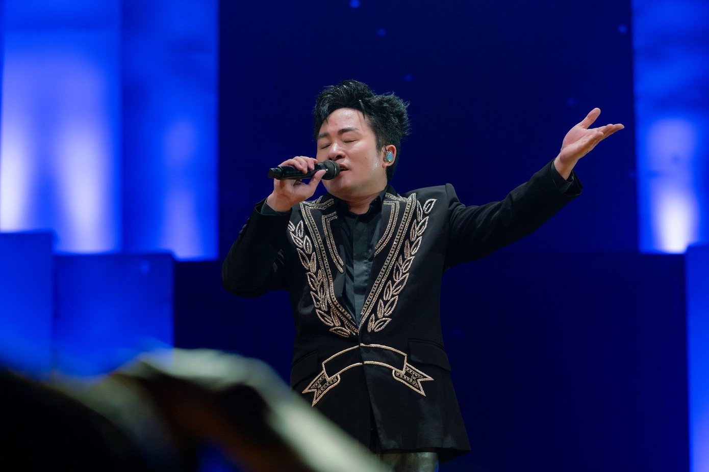 Tóc Tiên và Tùng Dương góp phần nâng tầm bản hit Thiệp hồng sai tên.