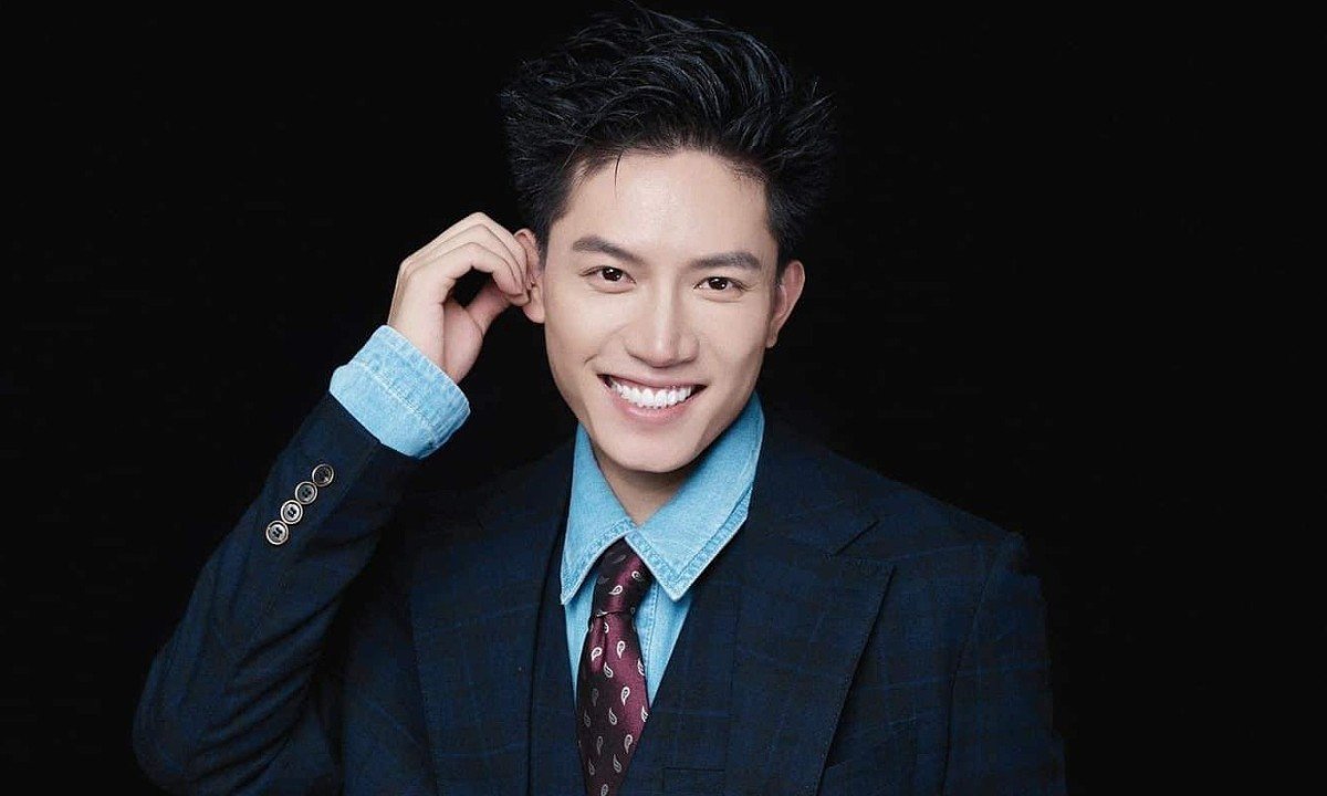 Trung Quân Idol và Anh Tú, những ca sĩ thành công vượt bậc trong vài năm qua nhờ hát cover.