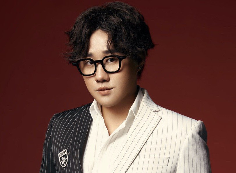 Trung Quân Idol và Anh Tú, những ca sĩ thành công vượt bậc trong vài năm qua nhờ hát cover.