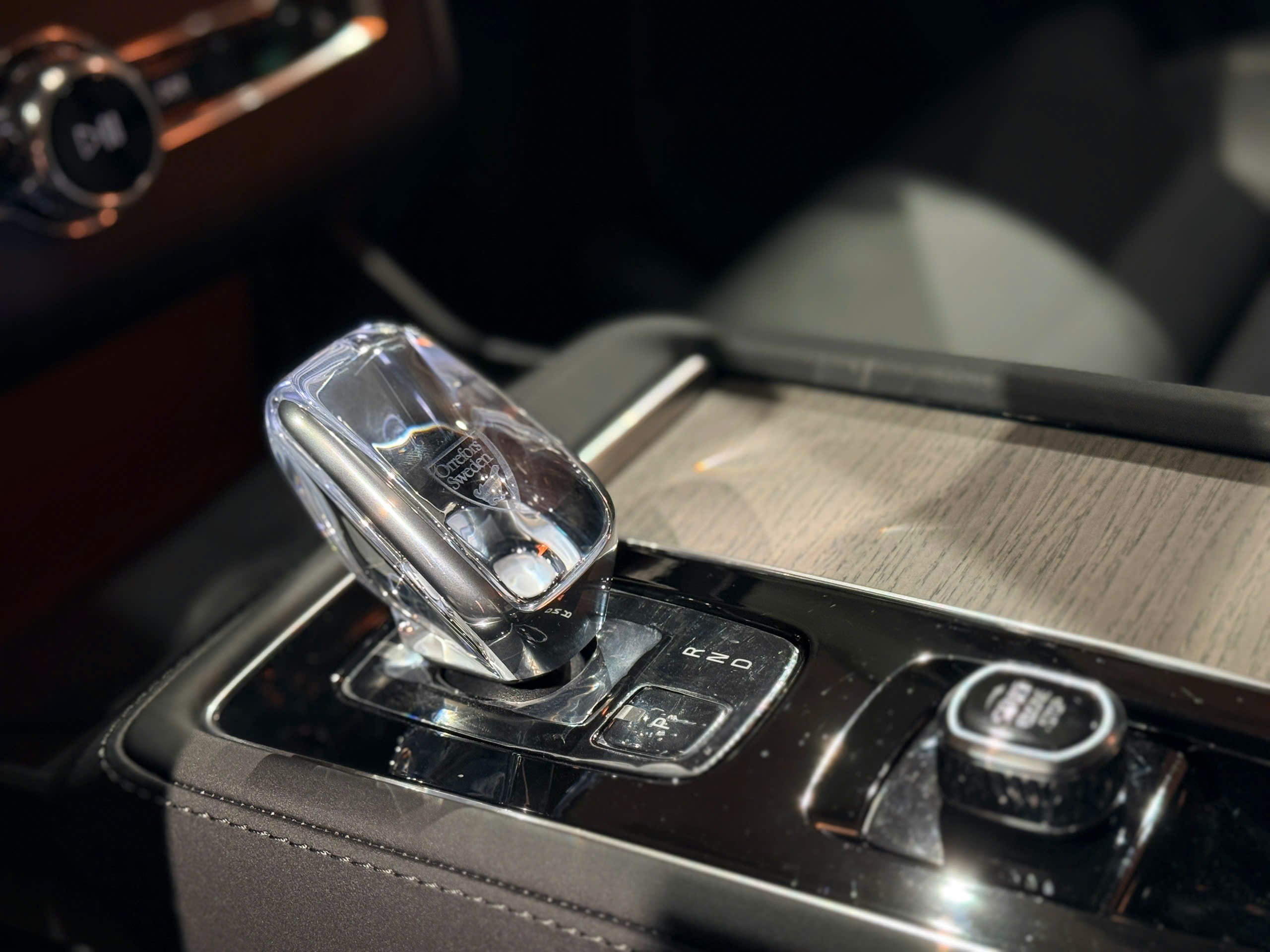 Cần số bằng chất liệu pha lê cao cấp.&nbsp;