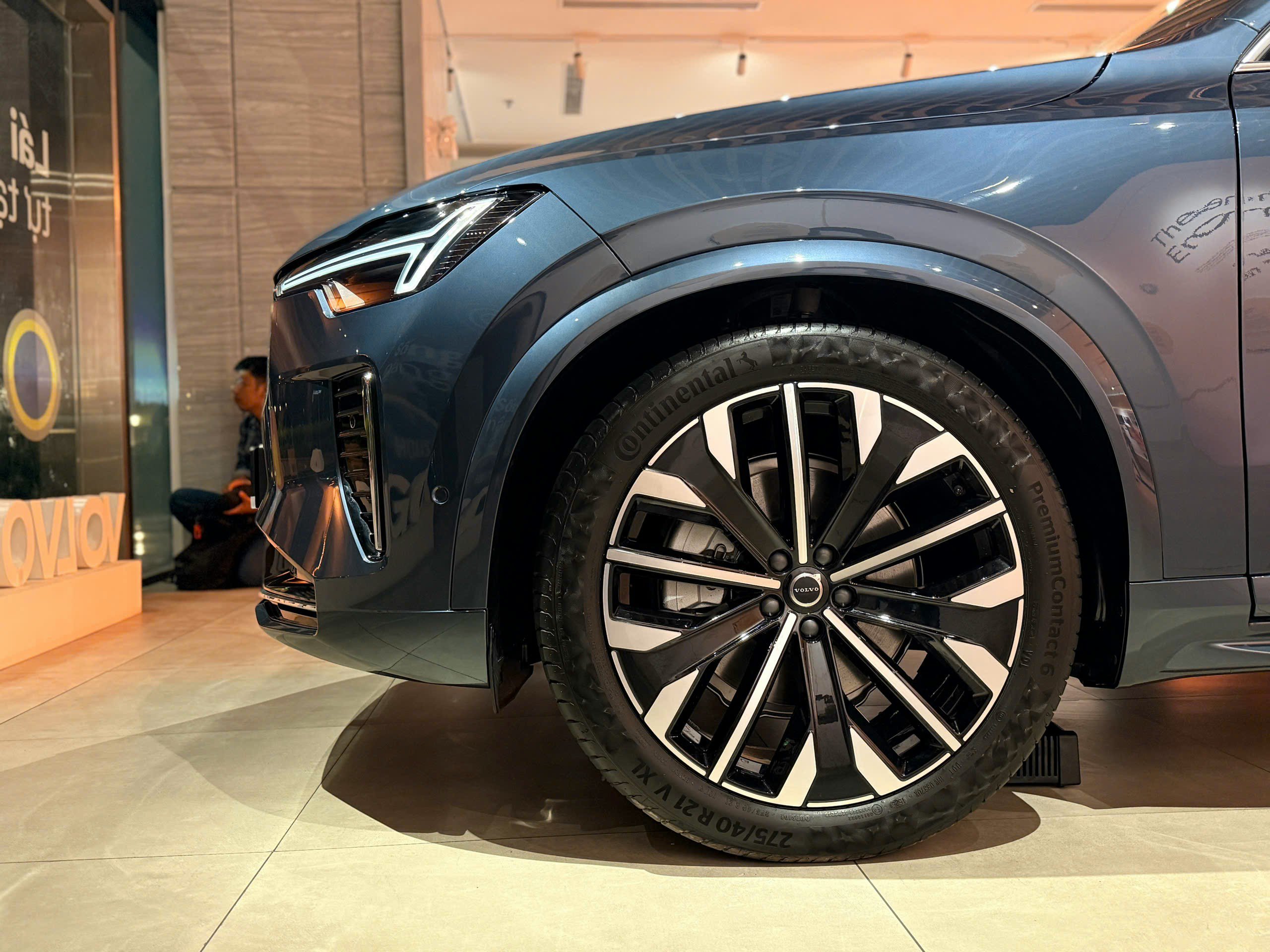 Mâm xe có thiết kế mới và đi kèm hai tông màu đối lập.&nbsp;