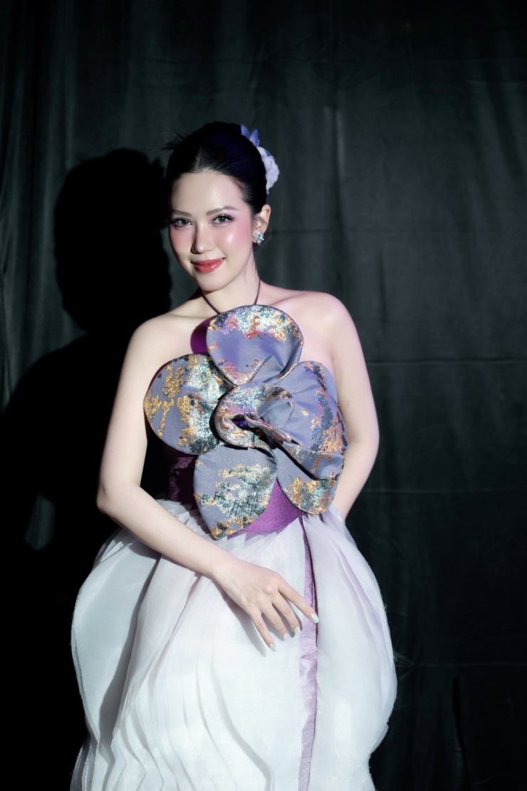 Thu Hà tiết lộ từ sau cuộc thi Én vàng 2023, cơ hội làm việc trong lĩnh vực MC rộng mở hơn với cô. Tuy nhiên, thay vì chạy theo số lượng, cô ưu tiên những chương trình có giá trị, lan tỏa thông điệp tích cực.