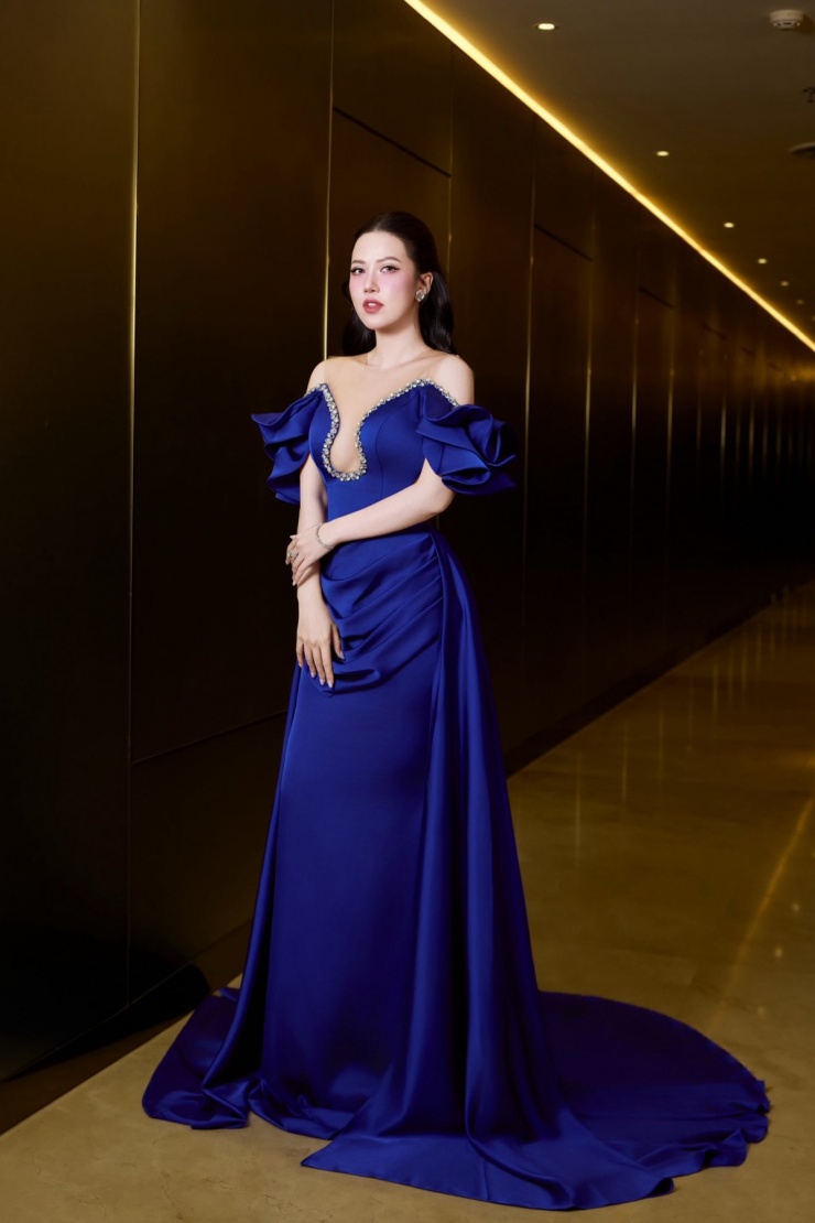 Hoạt động trong ngành giải trí, Thu Hà nói cô luôn ý thức chăm sóc bản thân, giữ hình ảnh mỗi lần xuất hiện trước công chúng: "Điều đó không chỉ thể hiện sự nghiêm túc với nghệ thuật mà còn là cách tôn trọng khán giả".