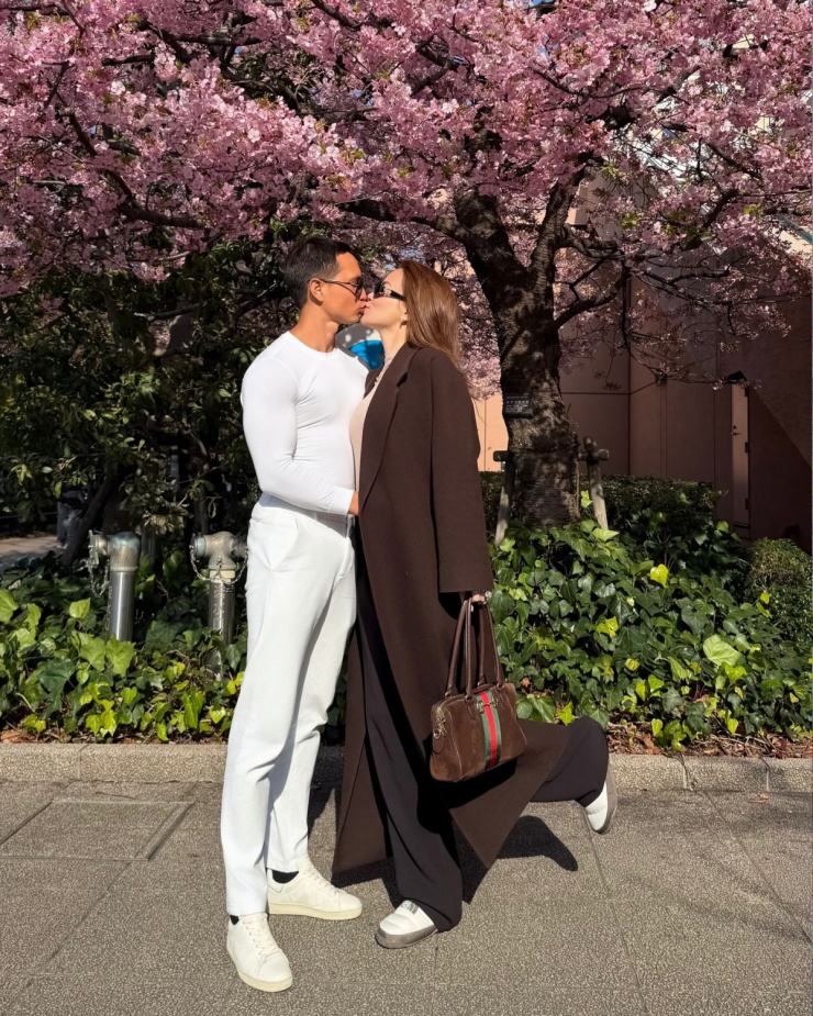 Ảnh sao 24/3: Đặng Thu Thảo cùng chồng ngắm hoàng hôn trên biển - 3