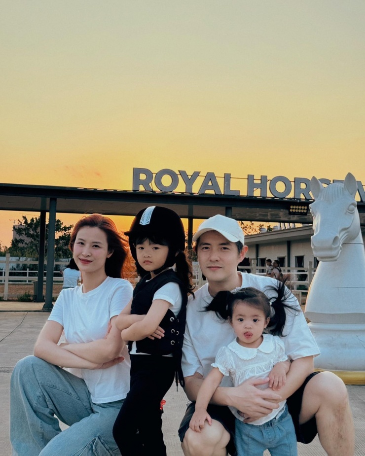 Ảnh sao 24/3: Đặng Thu Thảo cùng chồng ngắm hoàng hôn trên biển - 8