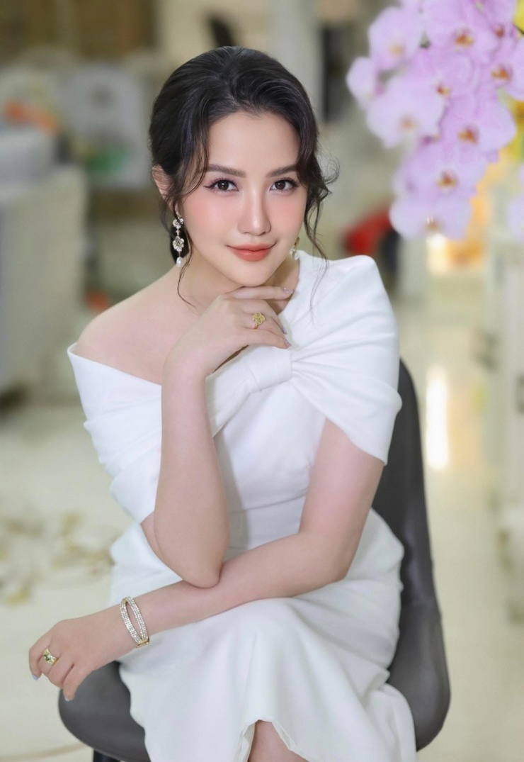 Trước đó, Primmy Trương từng sử dụng nhẫn Vintage Alhambra của cùng thương hiệu khi tham dự sự kiện hồi tháng 2/2026.