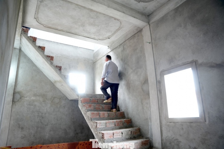 Bất ngờ về người đàn ông mù rong ruổi bán tăm, xây căn nhà 5 tỷ đồng - 11