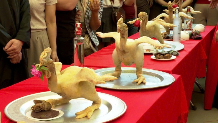 Tục lệ độc lạ ở Bắc Ninh: Người 50 tuổi phải trình làng bằng mâm xôi khủng và gà - 2