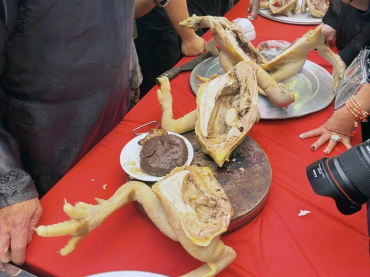 Tục lệ độc lạ ở Bắc Ninh: Người 50 tuổi phải trình làng bằng mâm xôi khủng và gà - 7