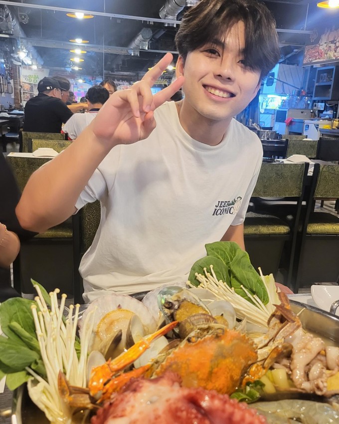 'Nhóc tỳ gây sốt toàn châu Á' Mason Moon tuổi 19 - 11